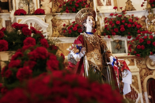 Sant'Efisio, la corona e gli ex voto